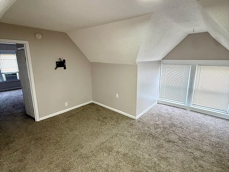 2023 Greenup St #3 — Photo 7