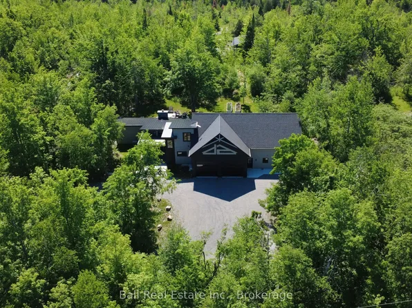 33 Laplantes Rd, Trent Lakes, ON K0L 1J0