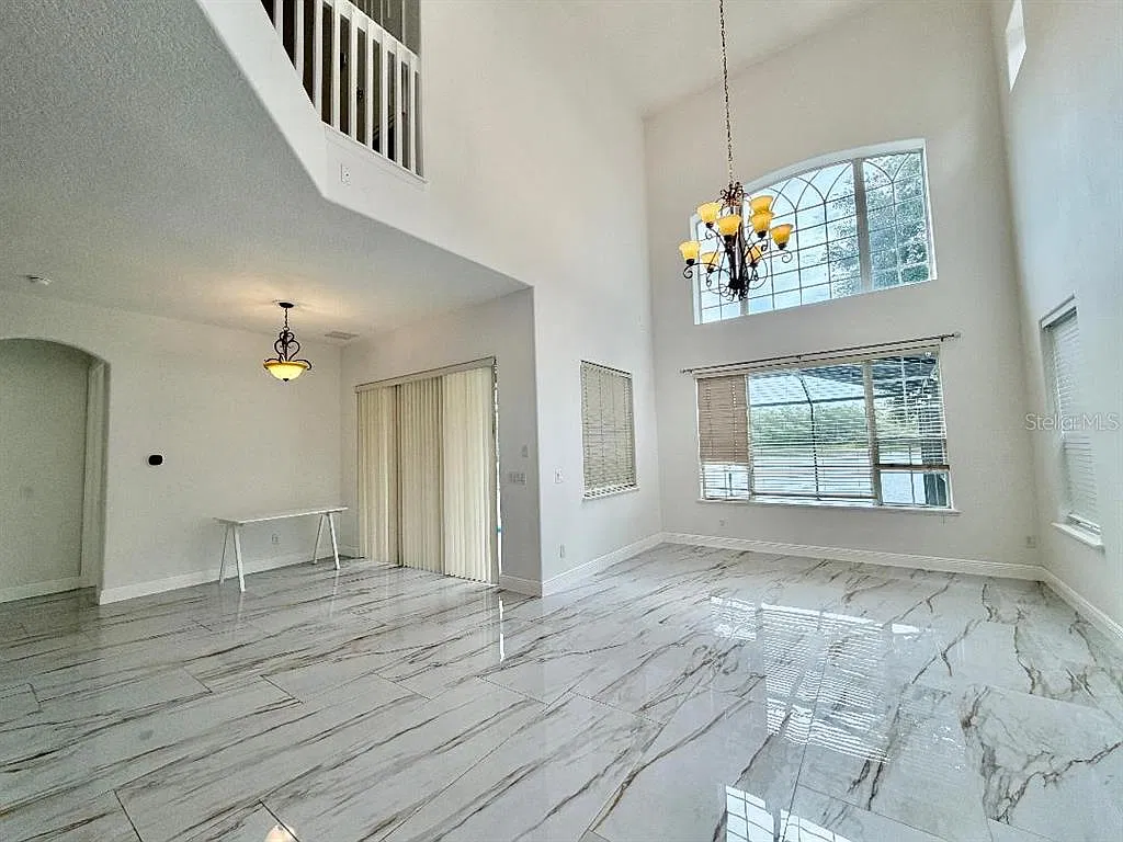 5 bed, 3.5 bath, 2914 sqft, $3,995 — Photo 3