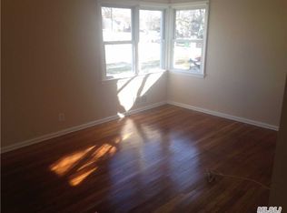 3 Jarvis Ave, Syosset, NY 11791