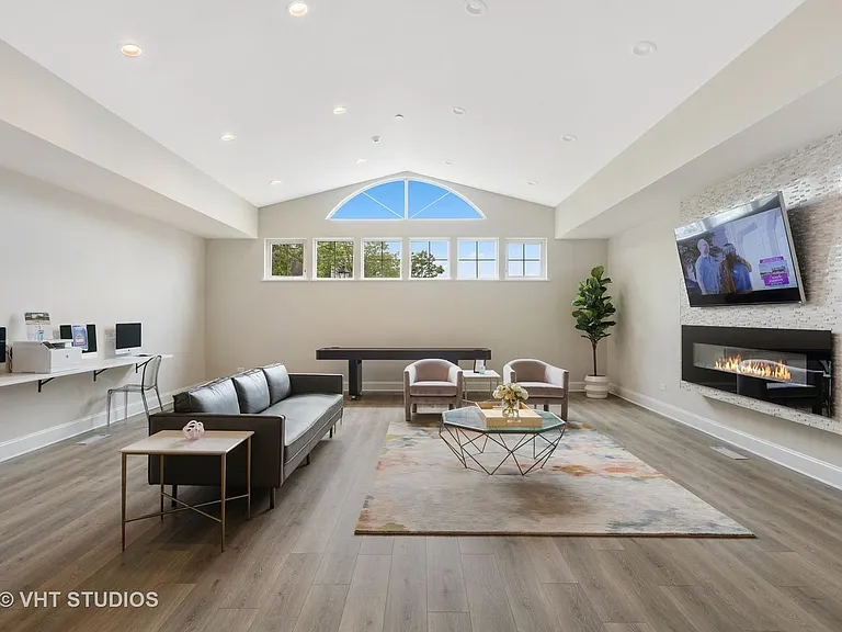 37 Kensington Cir #204 — Photo 19