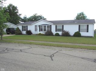 4672 Autumn Ridge Dr, Columbus, IN 47203