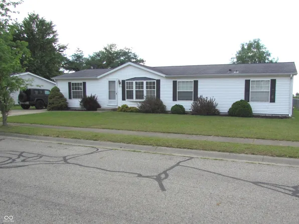 4672 Autumn Ridge Dr, Columbus, IN 47203