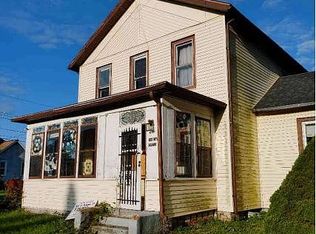 401 N Adams St, Washburn, IL
