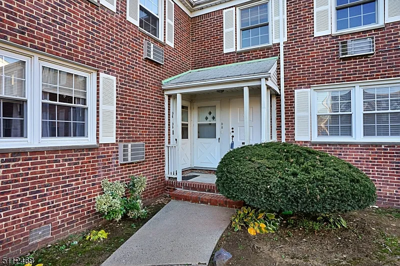 2 bed, 1.0 bath, $2,300 — Photo 2