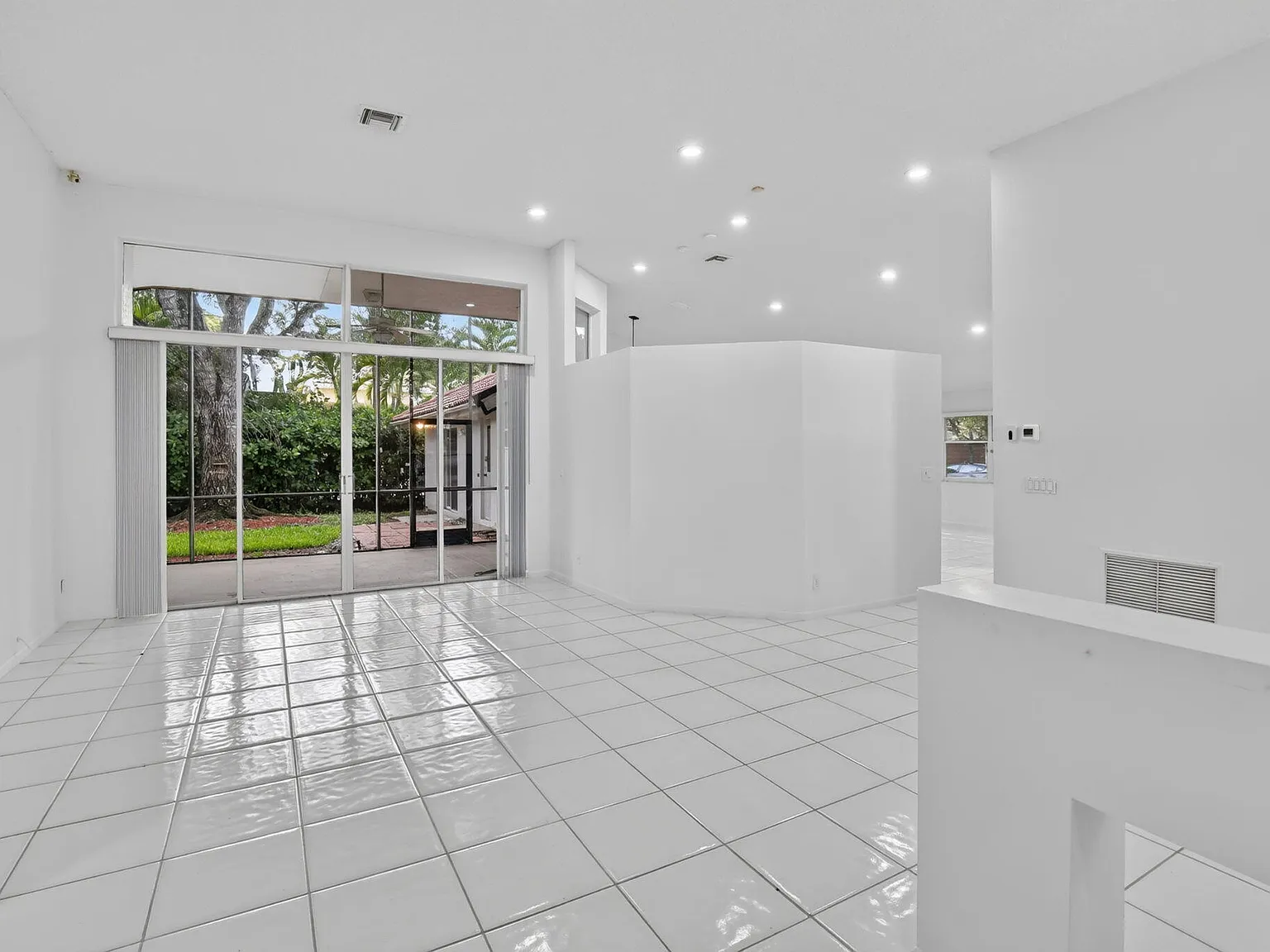 4 bed, 2.5 bath, 2612 sqft, $5,000 — Photo 3