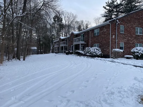 22 Kingswood Dr #6-F, Abington, MA 02351
