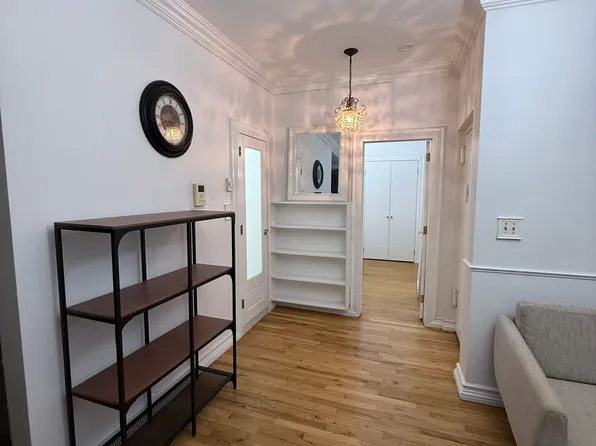 320 West 84th Street image 3 of 21