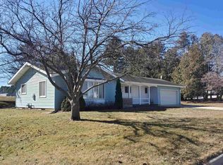 901 Woodland Rd, Cresco, IA 52136