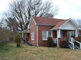 104 N 4th Ave, Mayodan, NC 27027