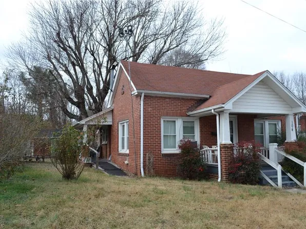 104 N 4th Ave, Mayodan, NC 27027