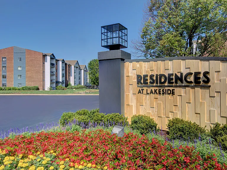 Residences at Lakeside — Photo 32