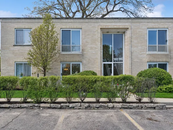 140 Green Bay Rd Unit 2, Glencoe, IL 60022
