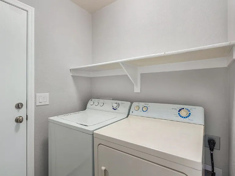 10012 W Wood St — Photo 20