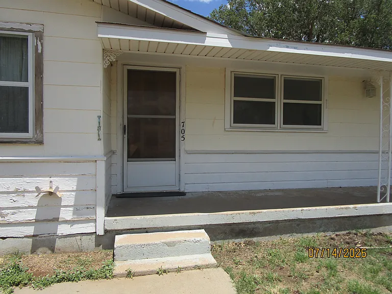 705 S Cornell Ave — Photo 1
