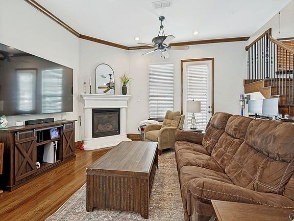 5th image of 1018 Pavillion St