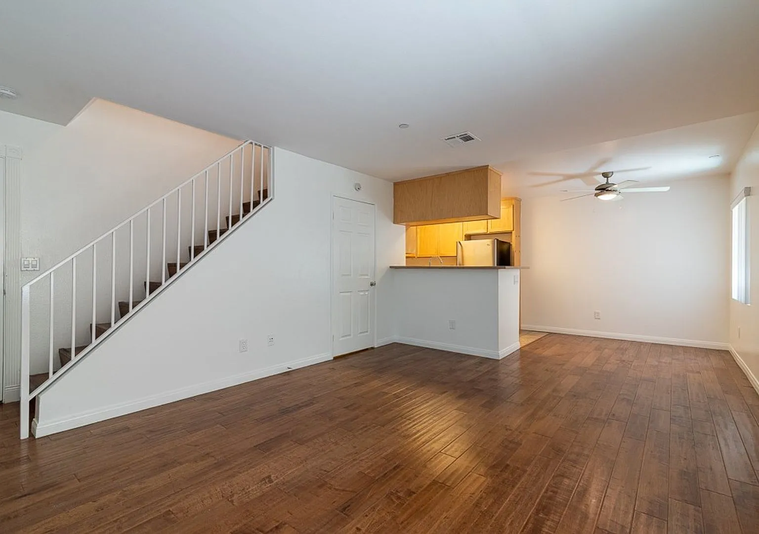 3610 Motor Apartments — Photo 2