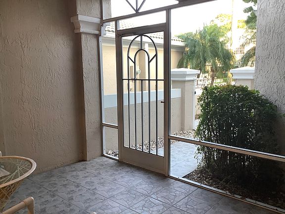 4th image of 1592 SW Harbour Isles Cir #76