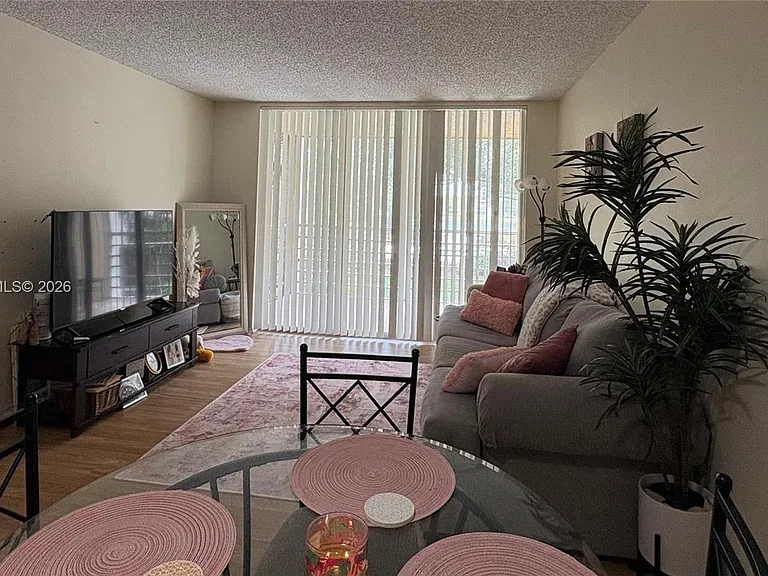 9340 Lagoon Pl #202 — Photo 3