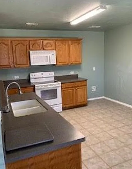 2712 Redwood St — Photo 5