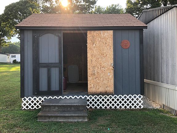 Shed also has reardoor/ramp