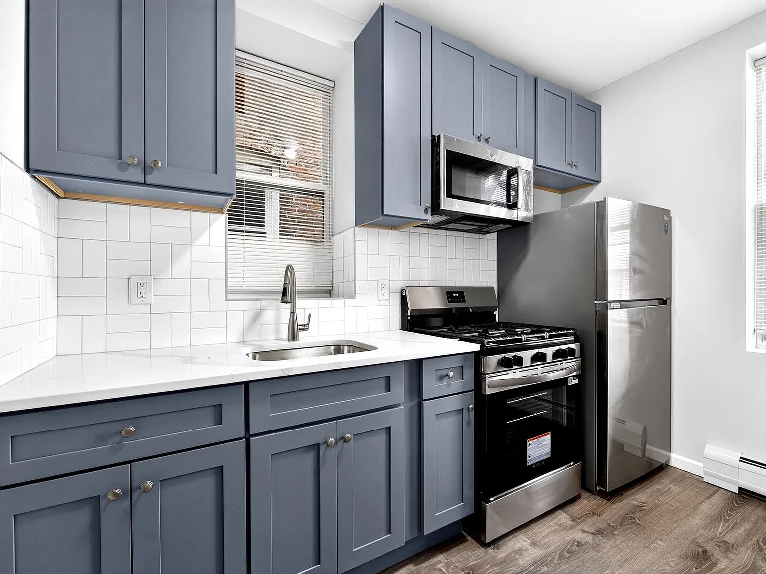 3 bed, 1.0 bath, $2,317 — Photo 2