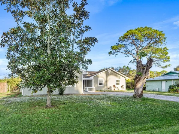 633 NE Larkspur Lane, Port St Lucie, FL 34953