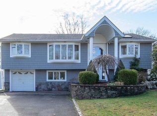 16 Jordan Ct, Dix Hills, NY 11746