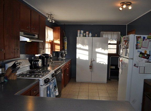 2nd image of 1706 Cottage Grove Pl