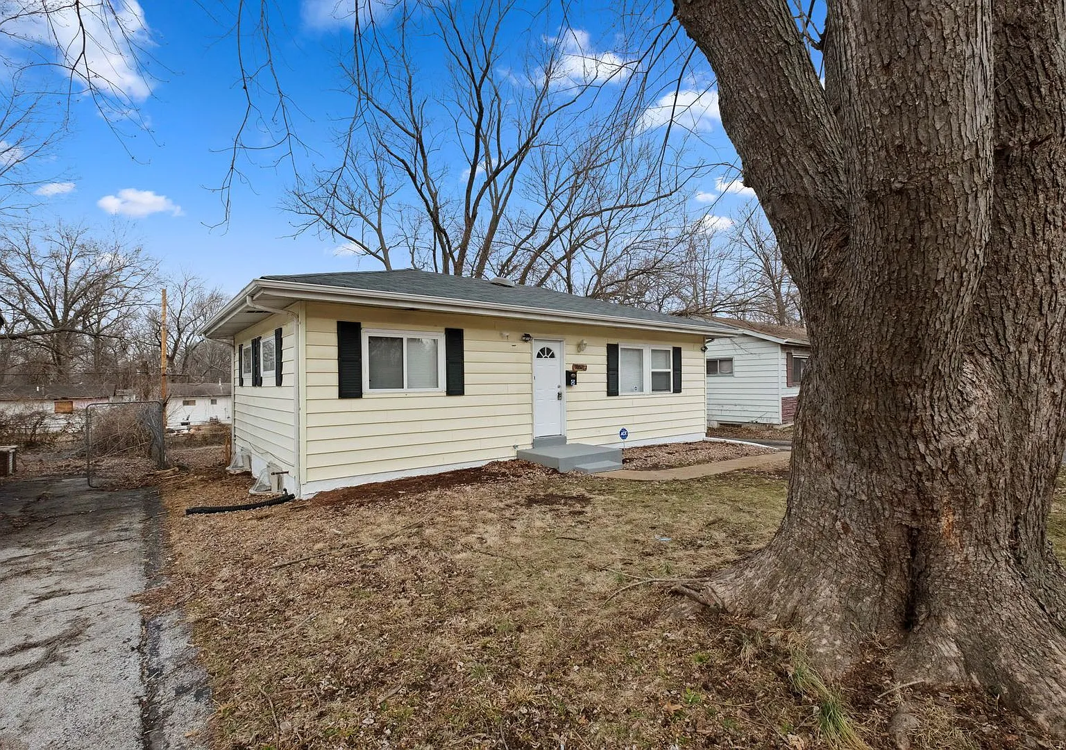 Now Available Section 8 Welcome — Photo 2