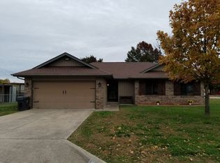 4815 W La Siesta St, Springfield, MO 65802