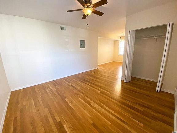 5th image of 5576 Pershing Ave APT 31