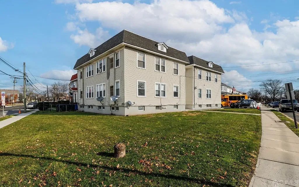2 bed, $2,150 — Photo 1
