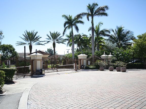 2nd image of 202 Villa Cir