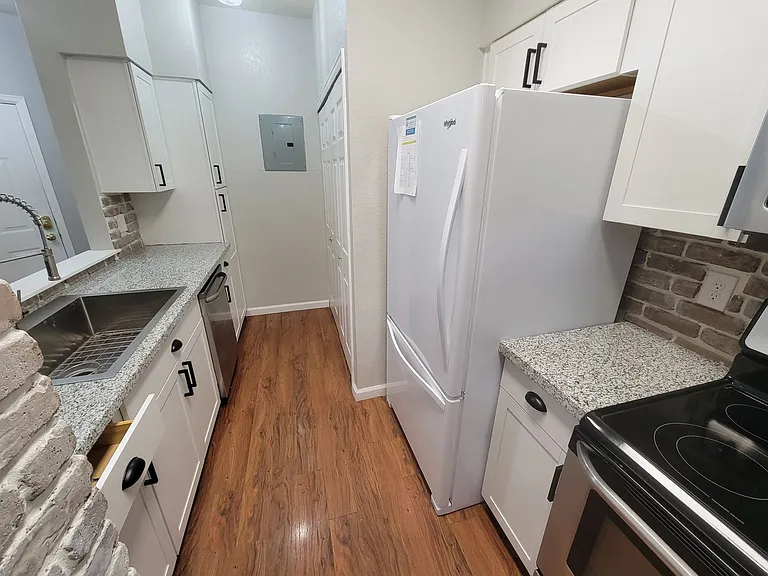 7438 Singing Hills Dr — Photo 6