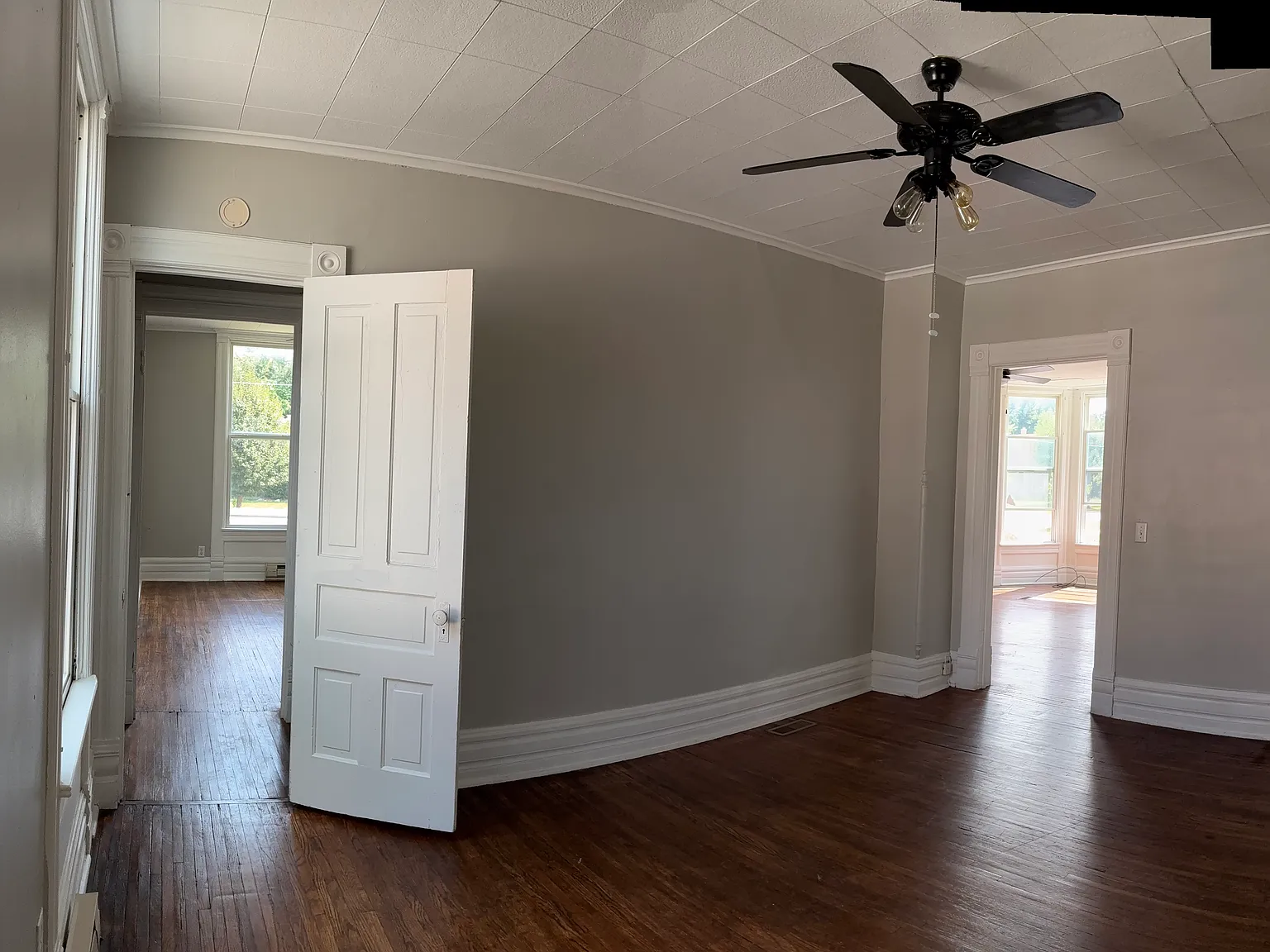 2 bed, 1000 sqft, $1,200 — Photo 2