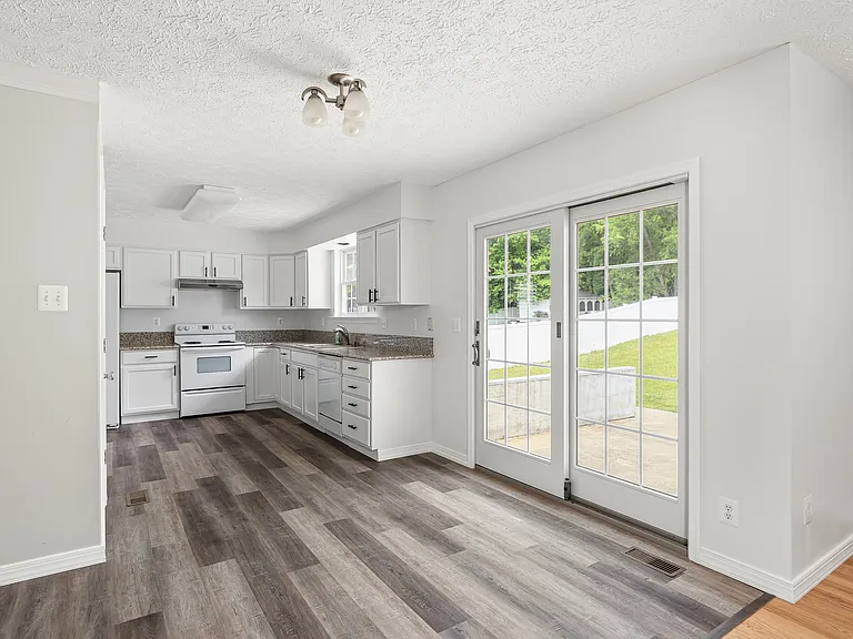 64 River View Dr — Photo 7