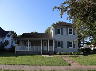 409 E Maple St, Carrollton, IL 62016