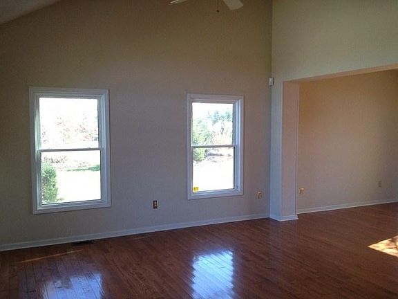 5th image of 193 Crowndale Ct