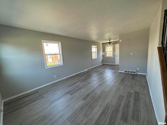 2nd image of 2727 Magnolia Dr