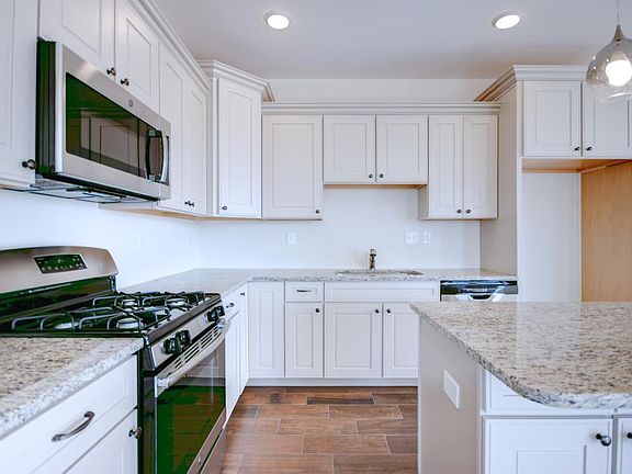 5th image of 977 Graystone Cir #72