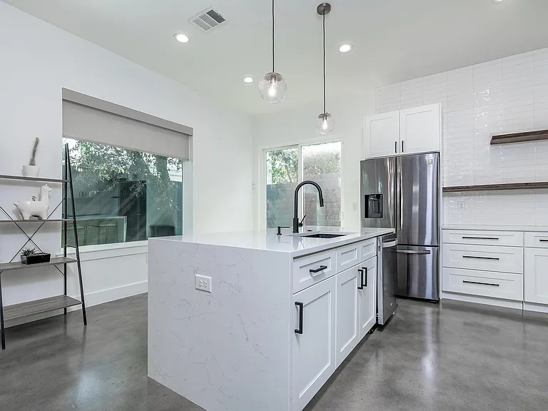 1419 Montopolis Dr #1 — Photo 10