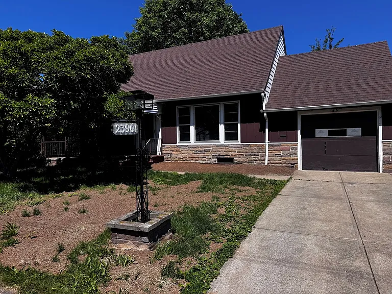 23901 Puritan Rd — Photo 2