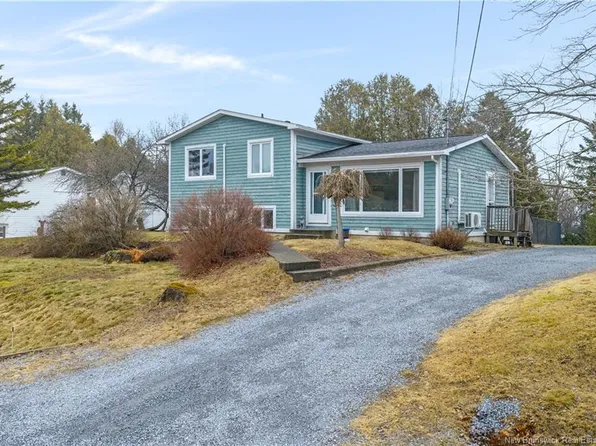 18 Westminster Dr, Quispamsis, NB E2E 2V3