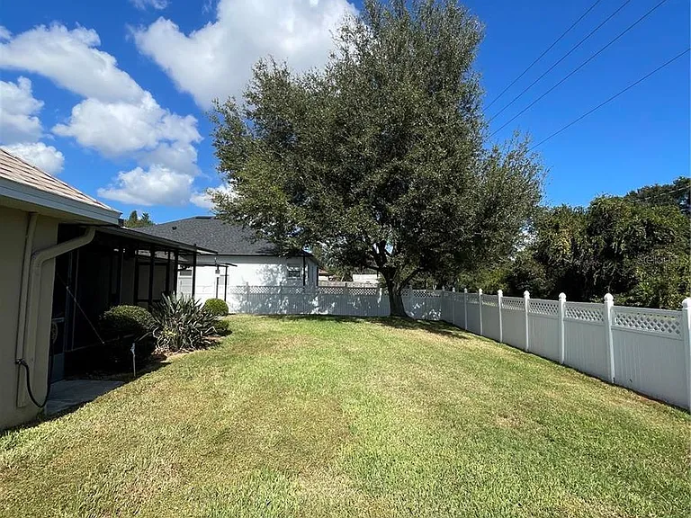 2266 Jessica Ln — Photo 17