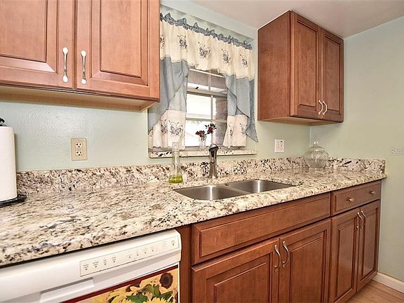 3rd image of 5127 Lazy Oaks Dr