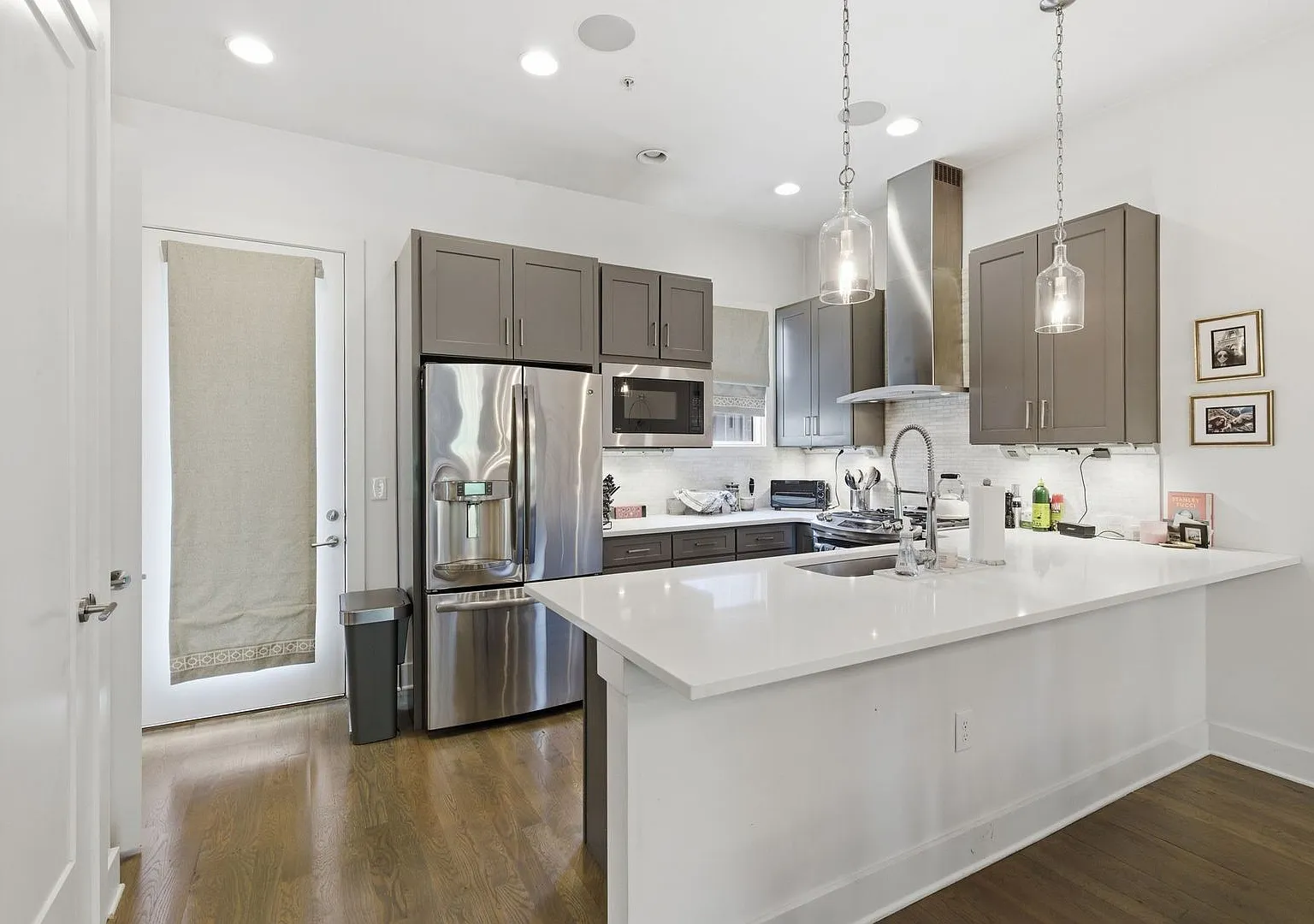 12 South Living, Reimagined Modern 3BD/3.5BA Townhome with 2 Car Garage. Washer Dryer Included | ... — Photo 3