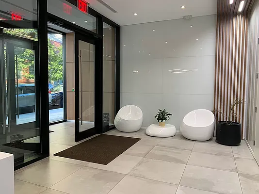 Rented by R New York | media 21