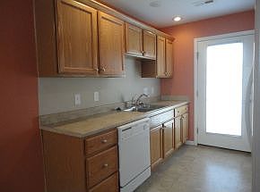 5th image of 301 Stratford Ct