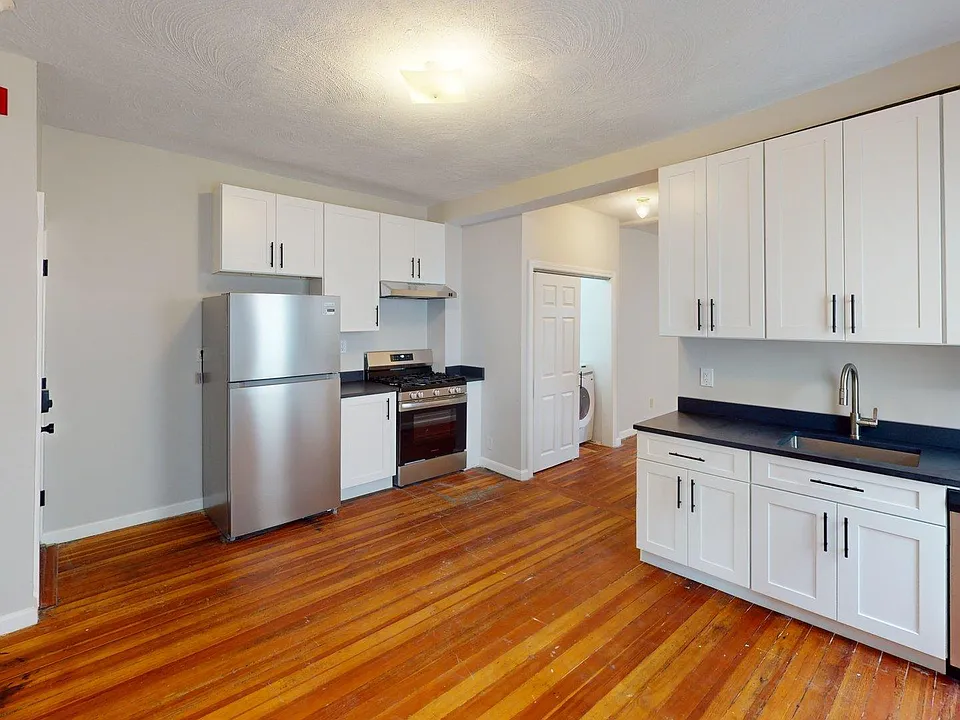 52 Sumner St #3